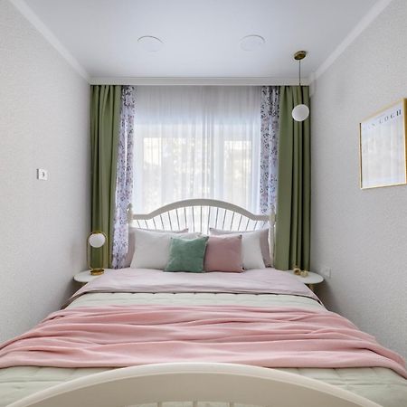 Mid-Century Charm Apartments В Центре Алматы Esterno foto