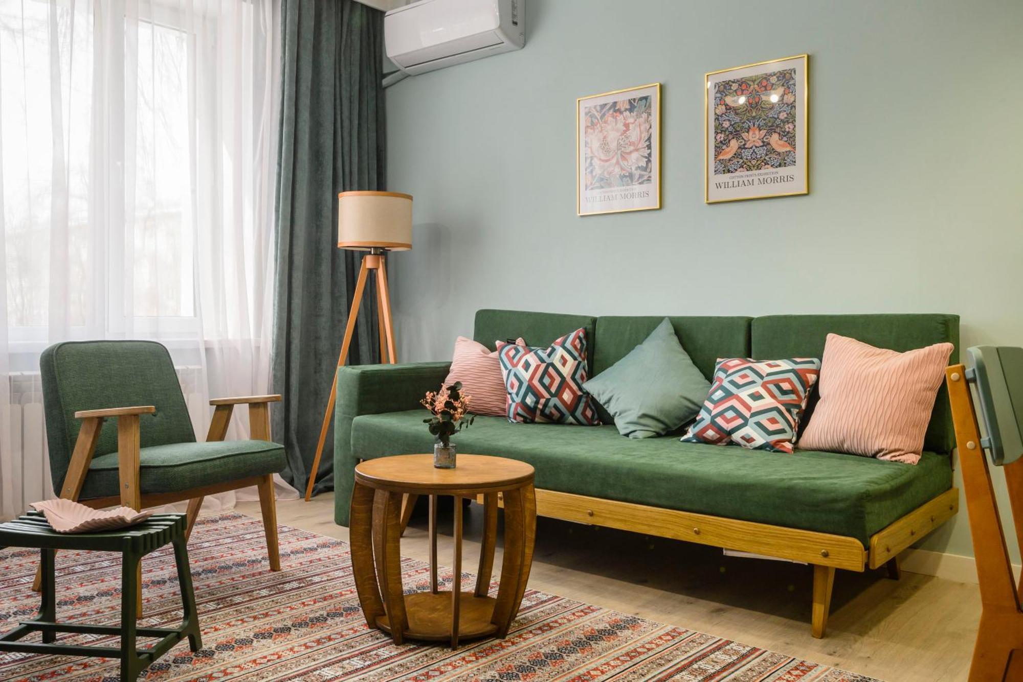 Mid-Century Charm Apartments В Центре Алматы Esterno foto