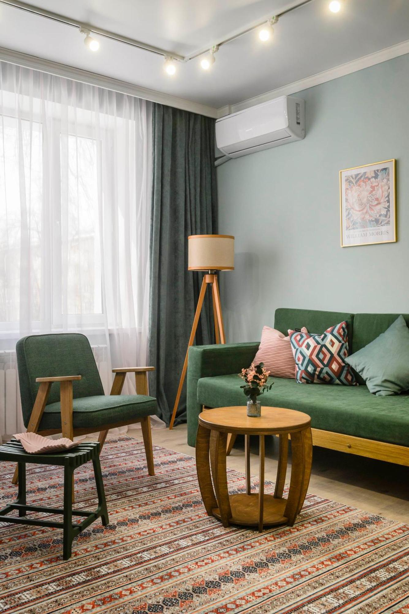 Mid-Century Charm Apartments В Центре Алматы Esterno foto