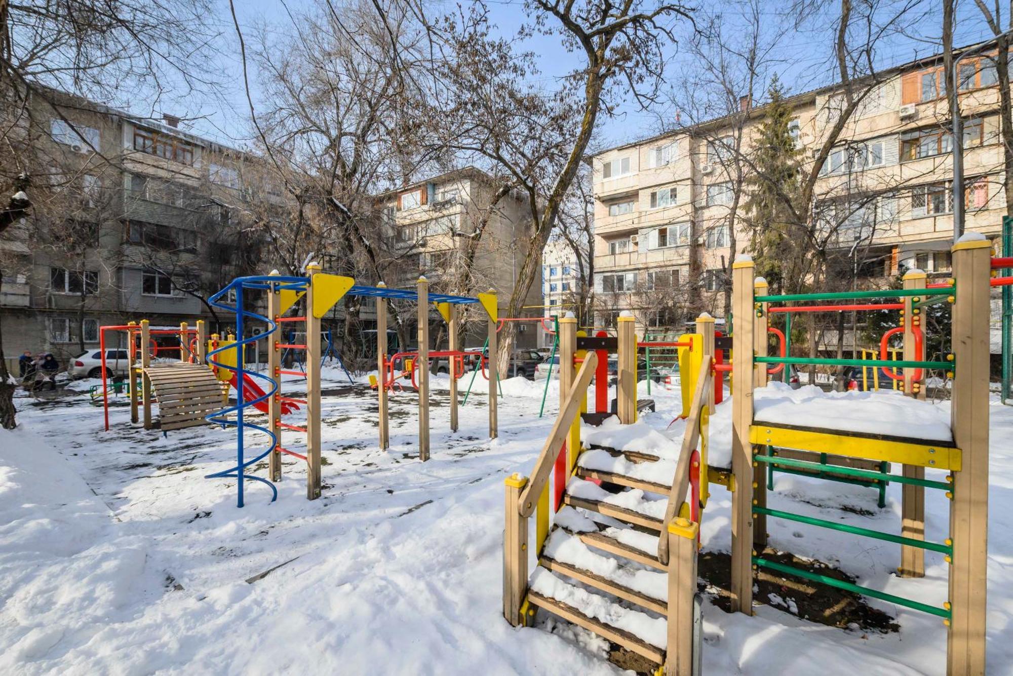 Mid-Century Charm Apartments В Центре Алматы Esterno foto
