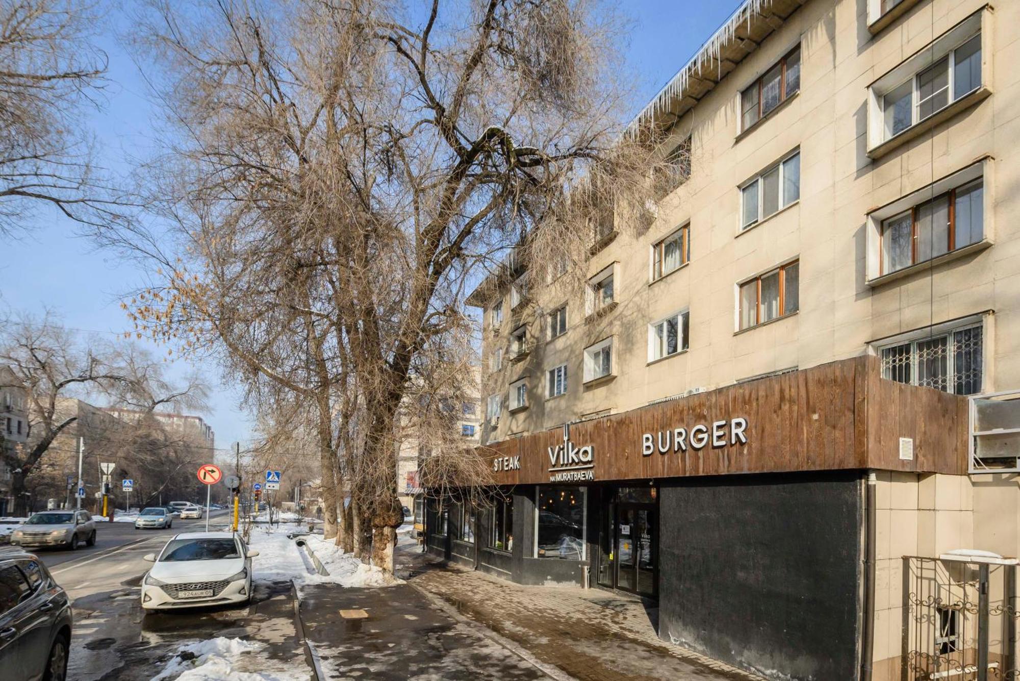 Mid-Century Charm Apartments В Центре Алматы Esterno foto