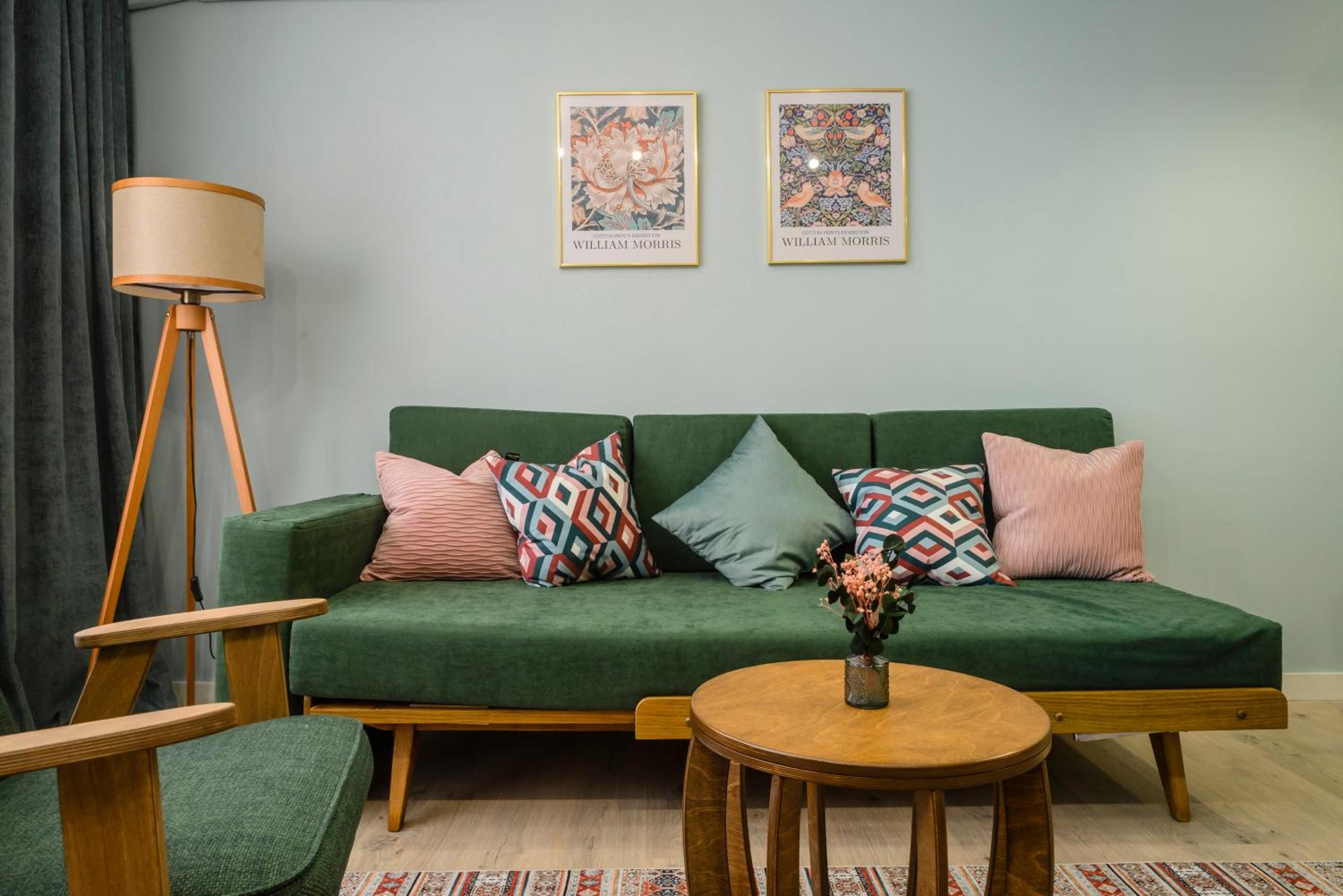 Mid-Century Charm Apartments В Центре Алматы Esterno foto