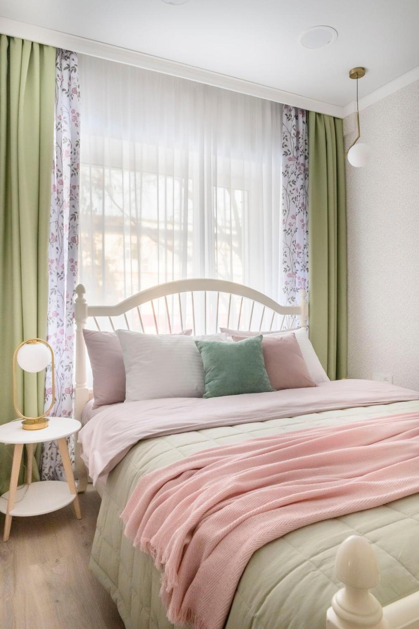 Mid-Century Charm Apartments В Центре Алматы Esterno foto