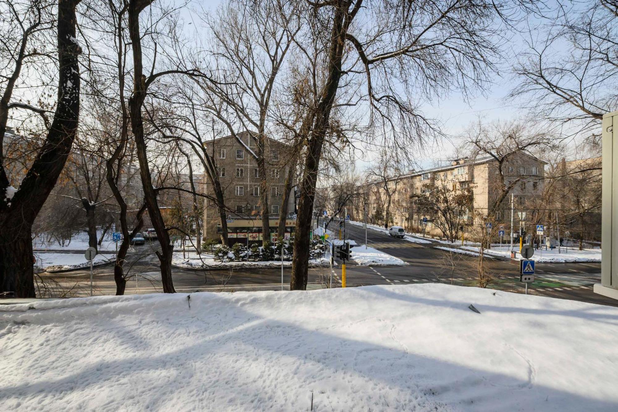 Mid-Century Charm Apartments В Центре Алматы Esterno foto